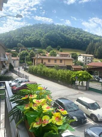 Mountains And Lake Como Apartments