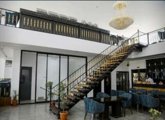 Golden Star Hotel & Restaurant