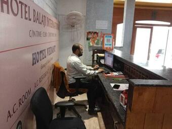 Pop 90621 Hotel Vedant