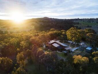 "ilkley House" - Regional Rustic Charm