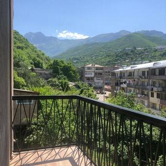 Hostal Cascade Guesthouse