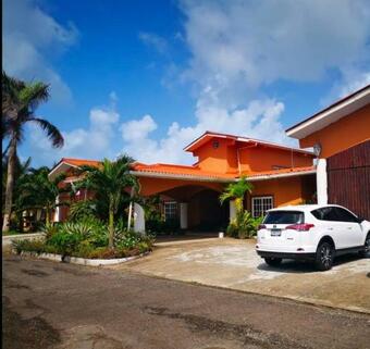 Under The Caribbean Sun... Bajo El Sol Caribe�o