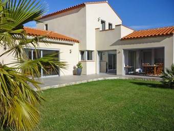 Holiday Home Lavande Saint Genis Des Fontaines