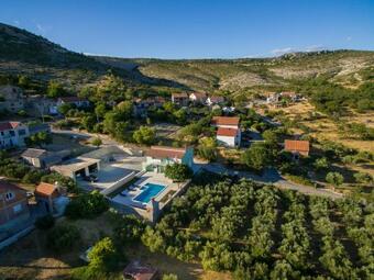 Poolincluded - Holiday Home Maslina