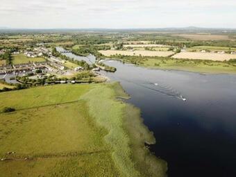 Stylish 4 Bed Marina Home & 40? Shannon Mooring