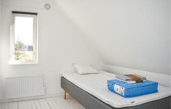 Beautiful Home In Huar�d With 3 Bedrooms #854