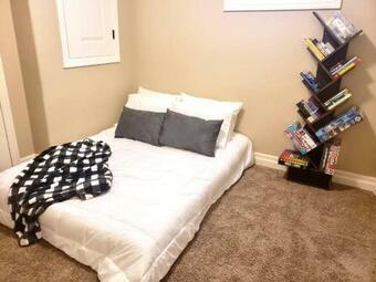 Stirling Lakehouse - Cozy Waterfront Cottage