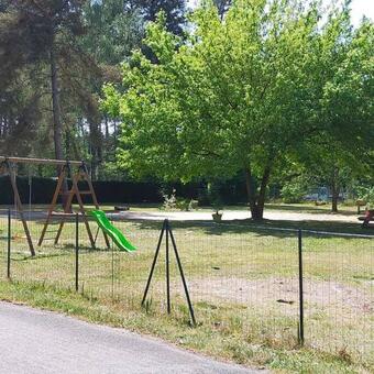 Pavillon, Proche Du Circuit Des 24 H Du Mans.