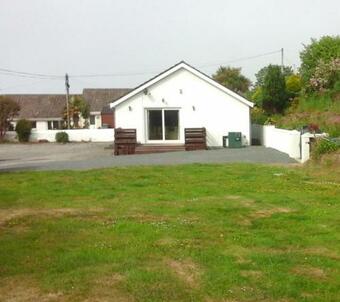 Lovely 3 Bedroom Bungalow Located In Drummore
