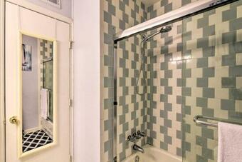 Apartamento Vibrant Seabrook Condo With Waterfront Pool!