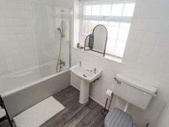 2 Coastguard Cottages