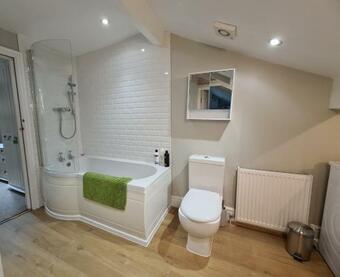 Stylish 2 Bedroom Apartment, Leeds Centre + Free Parking