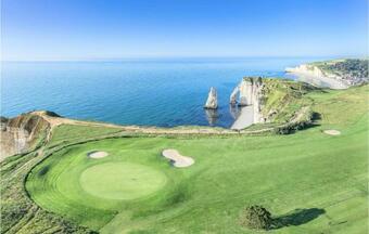 Nice Home In Colleville With Wifi And 3 Bedrooms