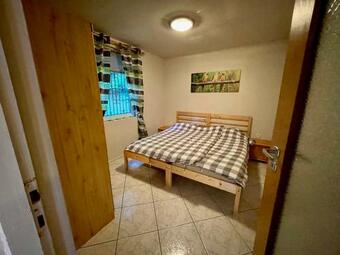 Domek W G??bi Lasu Nad Stawem