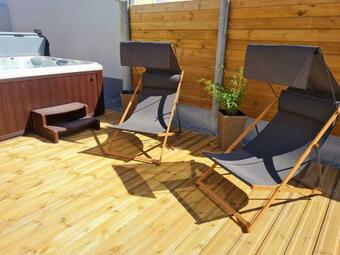 A Fleur De Spa : Maison Chaleureuse Avec Spa Privatif Et Billard.