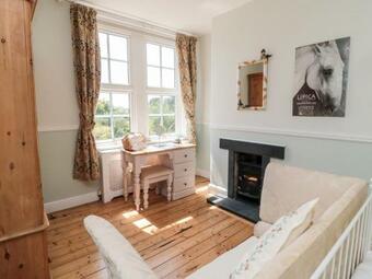 4 North Whitehouse Cottages