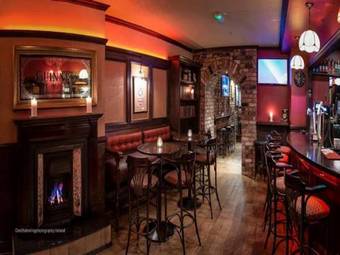 Bed & Breakfast Ewings Bar & Accommodation