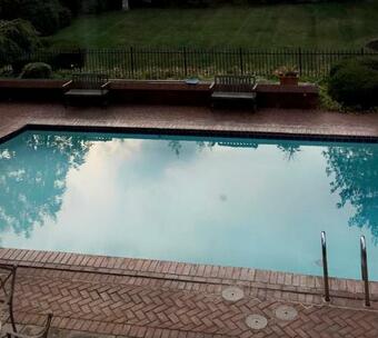 Large Estate W/ 10 Beds & Heated Pool And Bbq