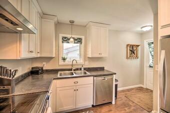 Sunny Cloquet Home, 2 Mi To St Louis River!