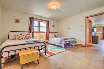 Apartamento Chic Retro Retreat In Choteau Walk To Dtwn!