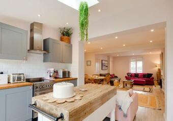 2 New England Cottages