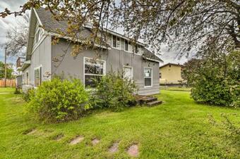 Pet-friendly Home With Yard And Mountain Views!