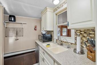 Winnisquam Cove Retreat! - Lakefront Home With Dock