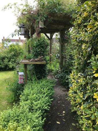 Charming Country Cottage With Garden