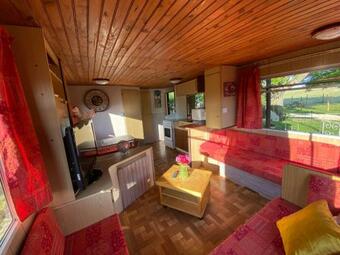 Mobilhome Sous Chalet En Bois Au Calme � La Ferme