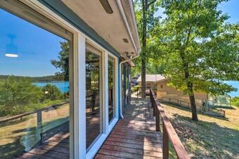 Bright Bull Shoals Home With View Of The Lake!