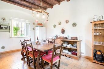 Apartamento Bright Apt Surrounded By Greenery With Parking