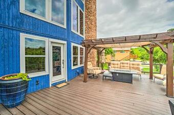 Sky Kabin With Game Room, Half Mi To Downtown!