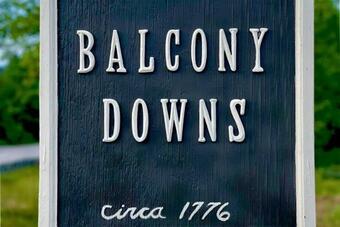 Farm House Cottage Deck And Fishing On-site!