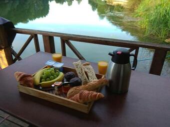 Mobil-home Flottant Seurre Vue Panoramique Sur L'eau Jacuzzi Priv� En Option