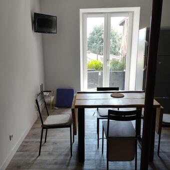 Apartamento Tr�voux: Loft Ravissant Avec Terrasse