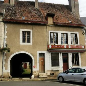 Ancien H�tel Particulier Avec Patio