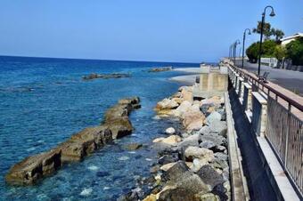 Hostal A Due Passi Dal Mare