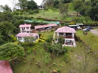 Caba�a Campestre Santa Helena
