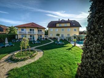 Dorf Hotel Gr�ner Baum
