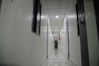 Oyo 89727 Hotel White House