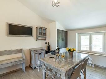 Rural Apartment In Matelica With Shared Pool