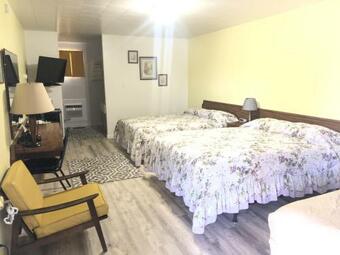 Hotel Fossil Butte #03 - 2 Queens & Twin Room