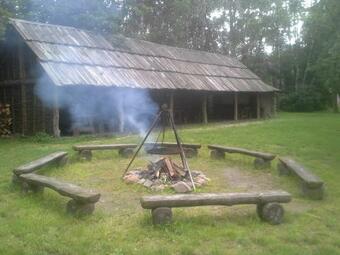 Hostal Muzeum Archeologiczne W Biskupinie - Dom Muzealnika