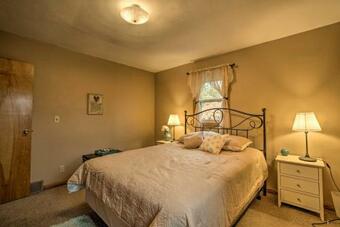 Evolve Hideaway On 75 Acres Near Canadohta Lake!