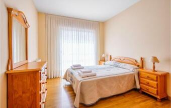 Stunning Home In Badar�n With Wifi And 5 Bedrooms