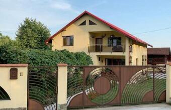 Hostal Pensiunea Ovitur