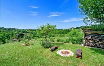 Stunning Home In Jalzabet With Jacuzzi And 2 Bedrooms