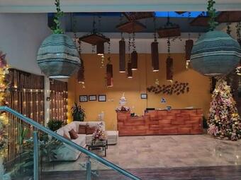 Yahv� Manfortt Hotel