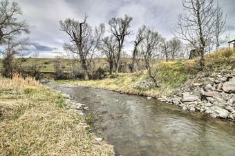 Big Timber Nature Retreat With Mountain Views!