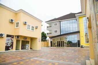 Hotel Signature By Royalty